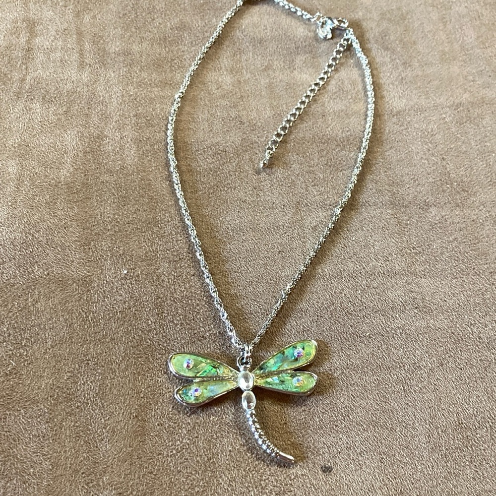 Cookie Lee Silver Tone Abalone She’ll And Chrystal Dragonfly Necklace 16”